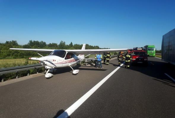 Podkarpackie: Na A4 awaryjnie wylądowała awionetka Podkarpackie: Na A4 awaryjnie wylądowała awionetka