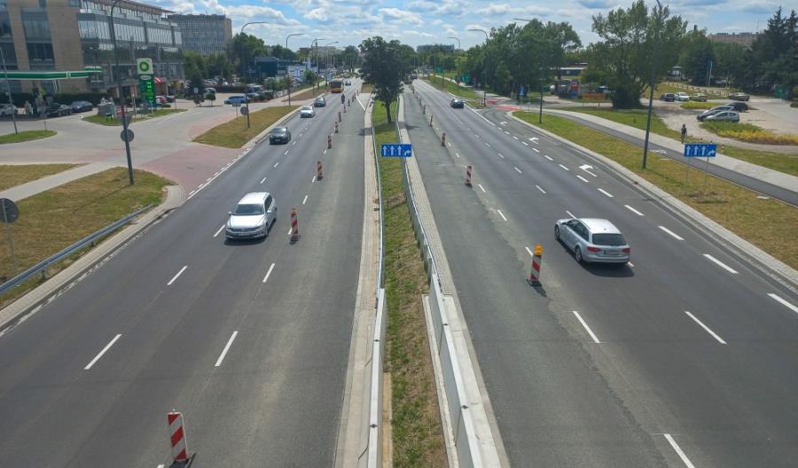 Lada dzień trzema pasami na DK-79 w Piasecznie Lada dzień trzema pasami na DK-79 w Piasecznie