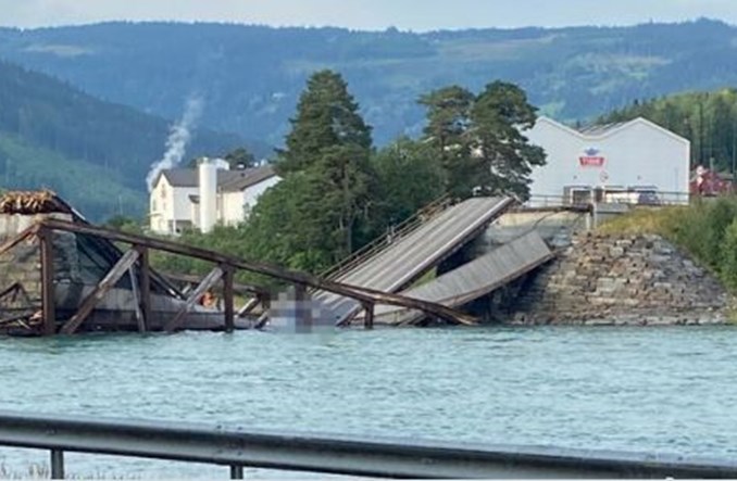 W Norwegii zawalił się most. Dwóm osobom udało się uratować