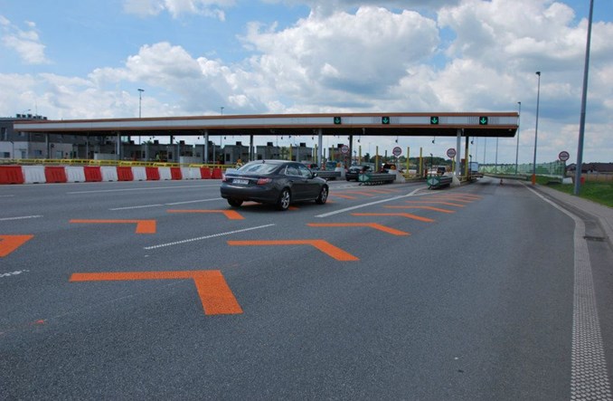 Od czerwca podwoiła się liczba aut osobowych korzystających na autostradach z e-myta