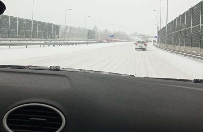 50 km/h na S17 Lublin – Warszawa po opadach śniegu. „Służby robiły, co w ich mocy”