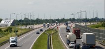 Rząd chce zakazać „wyścigu słoni” na ekspresówkach i autostradach 