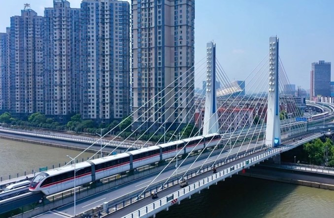 Chiny: szybka kolej podnosi popularność samochodów elektrycznych?