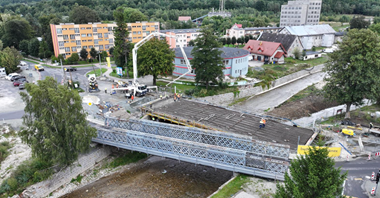 Kolejny etap budowy mostu w Stroniu Śląskim