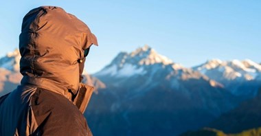 Jak wybrać najlepszą odzież outdoorową na jesienne deszcze