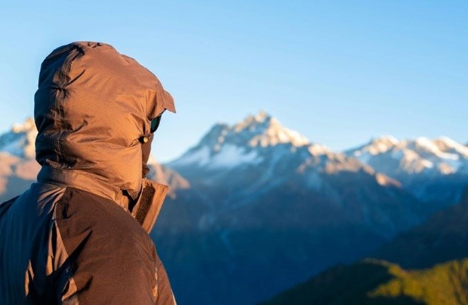 Jak wybrać najlepszą odzież outdoorową na jesienne deszcze