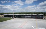 Sto zakrętów do lotniska w Szymanach
