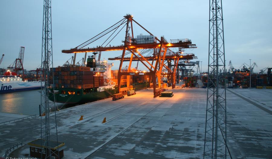 Port Gdynia w 2017 roku z obrotem towarów ponad 21 mln ton Port Gdynia w 2017 roku z obrotem towarów ponad 21 mln ton