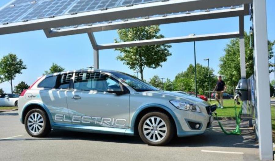 Liderzy elektromobilności na szczycie klimatycznym w Katowicach Liderzy elektromobilności na szczycie klimatycznym w Katowicach