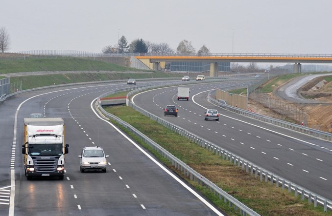 Łopaty wbite na budowie S17 Kurów – Garwolin 