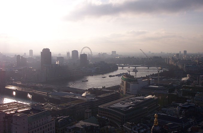 UK. Zakaz sprzedaży samochodów na diesel i benzynę od 2040 r.