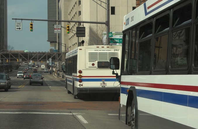 USA. Jak doszło do tego, że deweloperzy fundują bilety okresowe?