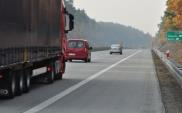 Czym wozimy? Niewielki spadek na kolei, duży w żegludze. Spory wzrost w transporcie lotniczym