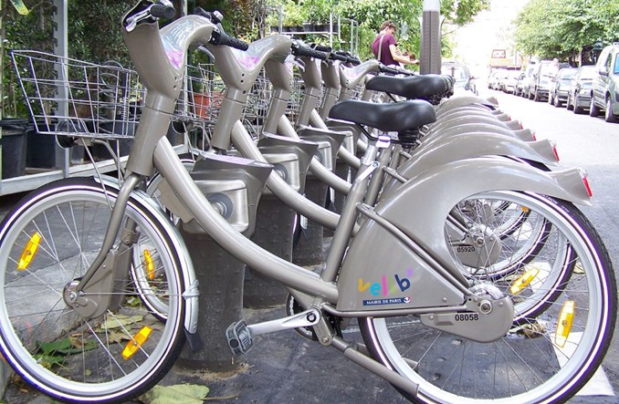 Paryż najbardziej „sharingową” stolicą? Warszawa czwarta