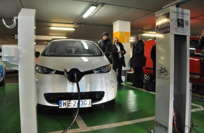 Lotos wybuduje 12 stacji ładowania aut elektrycznych na A1 i A2