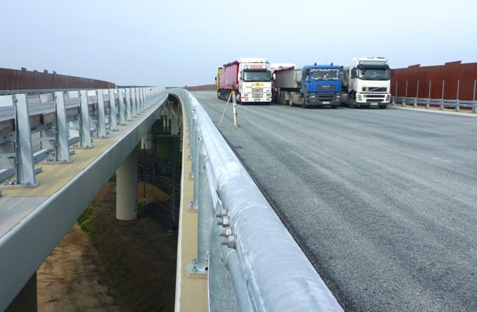 Dolny Śląsk: Drogowcy próbują most na budowanej ekspresówce 