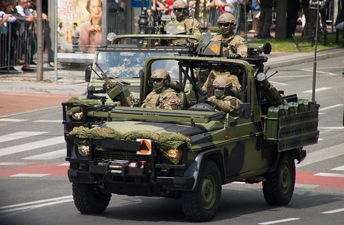 Rząd militaryzuje drogi