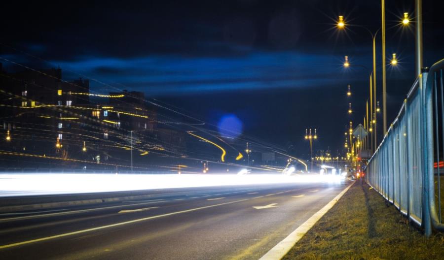 Ładowarki do elektryków w latarniach? To możliwe w Polsce już za dwa lata Ładowarki do elektryków w latarniach? To możliwe w Polsce już za dwa lata