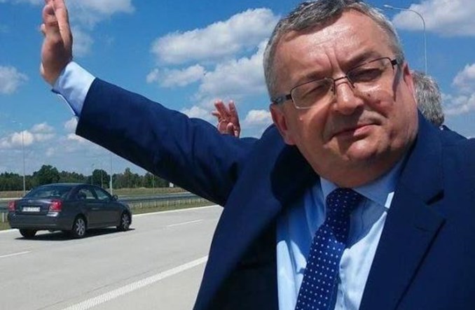 Adamczyk ministrem infrastruktury, ale bez budownictwa