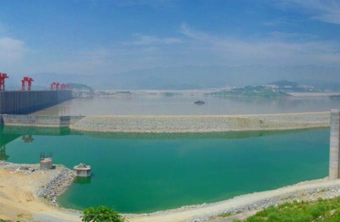 Zapora wodna, która ruszyła ziemię