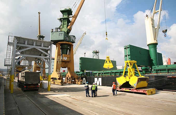 OT Port Gdynia obsługuje ogromny masowiec Mount Hope