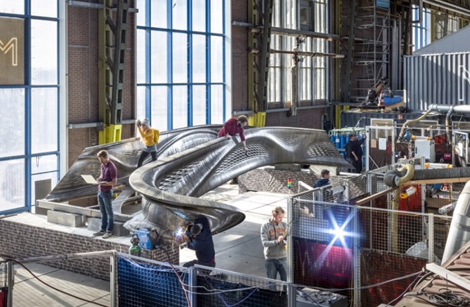 Przęsło pierwszego na świecie mostu drukowanego ze stali ukończone