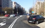 Warszawa: Kierowcy zablokowali remont nawierzchni. Asfalt wylano wokół samochodów