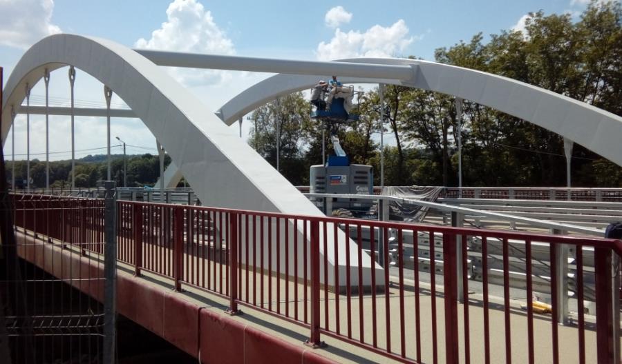 Dziś kierowcy pojadą nowym mostem w ciągu DK-75 w Brzesku Dziś kierowcy pojadą nowym mostem w ciągu DK-75 w Brzesku