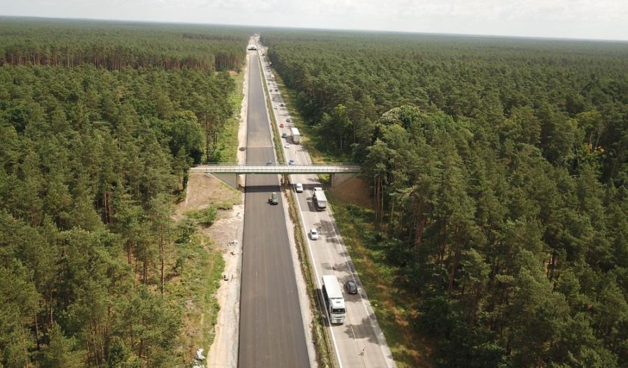 Na A6 koło Szczecina dwiema jezdniami. Roboty zawieszone na czas wakacji Na A6 koło Szczecina dwiema jezdniami. Roboty zawieszone na czas wakacji