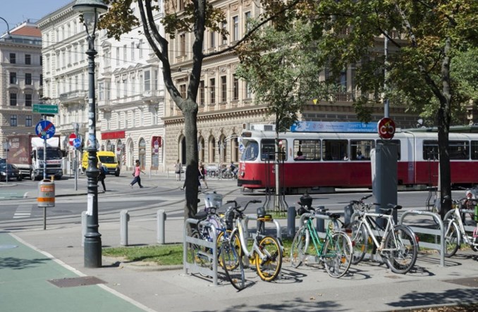 Wiedeń oddaje ulice pieszym. Tak się walczy z koronawirusem!