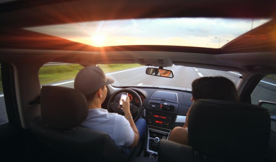 Inteligentni asystenci trafiają do samochodów. Za pomocą komend głosowych porozumiemy się z autem Inteligentni asystenci trafiają do samochodów. Za pomocą komend głosowych porozumiemy się z autem