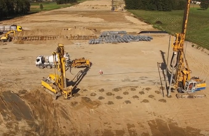 Wzmacnianie gruntu metodą kolumn betonowych z głowicą żwirową na S8 koło Zambrowa