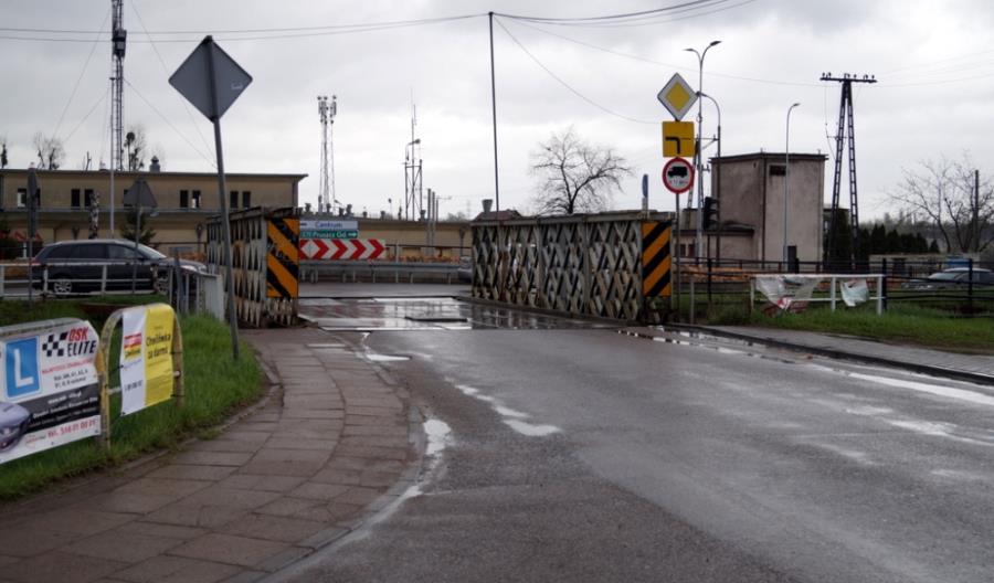 Gdańsk. Most nad Kanałem Raduni z końcem września Gdańsk. Most nad Kanałem Raduni z końcem września