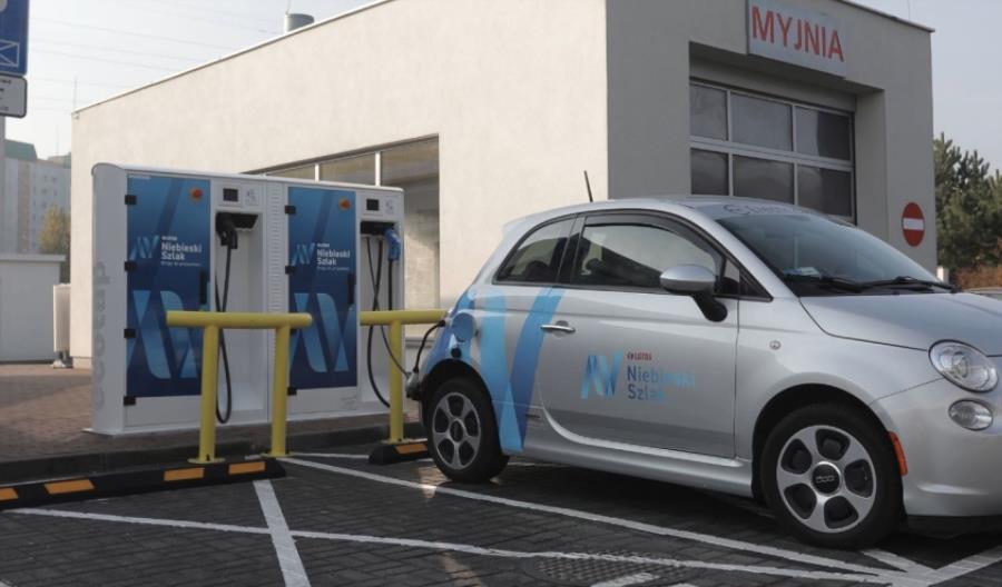 Ładowanie elektryków. Bezpłatne testy Niebieskiego Szlaku Ładowanie elektryków. Bezpłatne testy Niebieskiego Szlaku