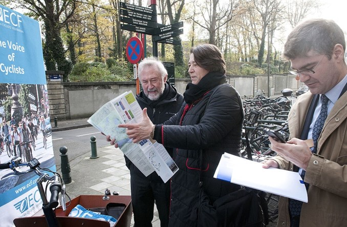 UE: Użytkownicy aut powinni ponosić koszty wypadków i smogu