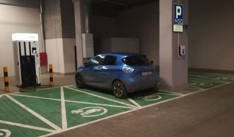 GreenWay Polska uruchamia pierwszy magazyn energii zintegrowany ze stacją ładowania aut GreenWay Polska uruchamia pierwszy magazyn energii zintegrowany ze stacją ładowania aut
