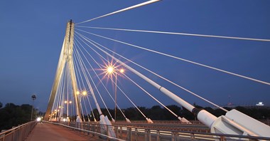 Warszawa: Duże ograniczenie prędkości na Moście Siekierkowskim i Świętokrzyskim z powodu śniegu