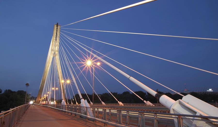 Warszawa: Duże ograniczenie prędkości na Moście Siekierkowskim i Świętokrzyskim z powodu śniegu Warszawa: Duże ograniczenie prędkości na Moście Siekierkowskim i Świętokrzyskim z powodu śniegu