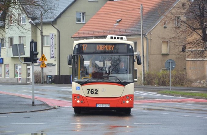 Jelenia Góra. Bezpłatne przejazdy dla dzieci oraz dłuższe czasówki