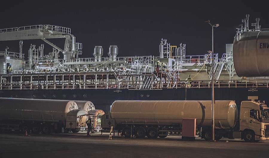 Pierwsze bunkrowanie LNG w polskich portach Pierwsze bunkrowanie LNG w polskich portach