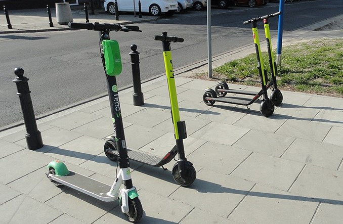 Warszawa. Wiceprezydent Soszyński: Wołamy o przepisy dla e-hulajnóg