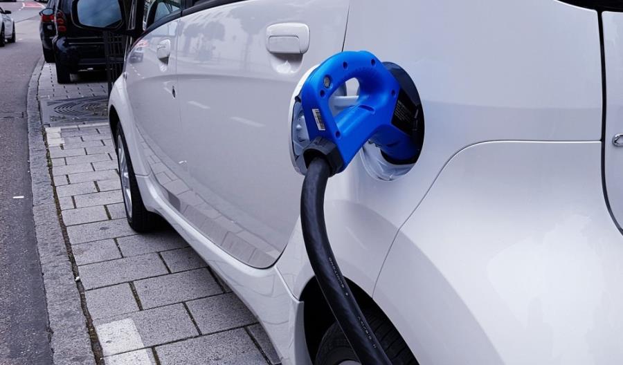 W ciągu roku podwoiliśmy liczbę samochodów elektrycznych W ciągu roku podwoiliśmy liczbę samochodów elektrycznych