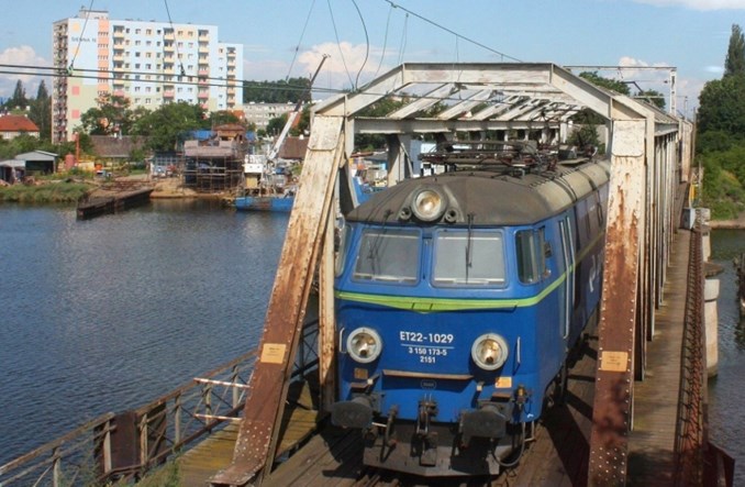 Umowy na poprawę kolejowego dostępu do trójmiejskich portów podpisane