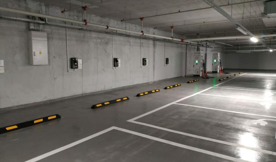 Warszawa. Powstała pierwsza wielostanowiskowa stacja ładowania pojazdów Warszawa. Powstała pierwsza wielostanowiskowa stacja ładowania pojazdów