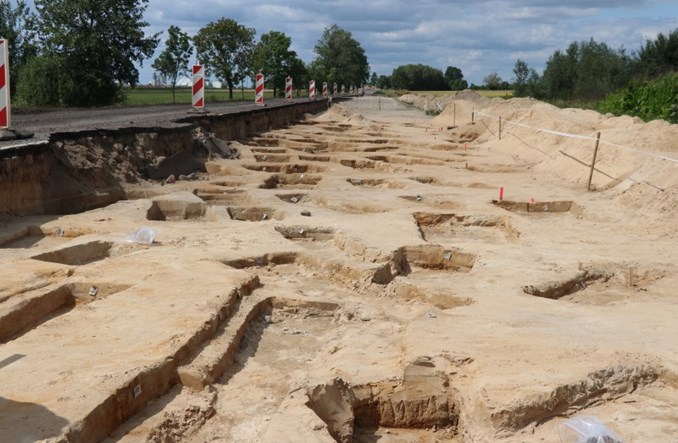 Remontują DK-66, natrafili na cmentarz