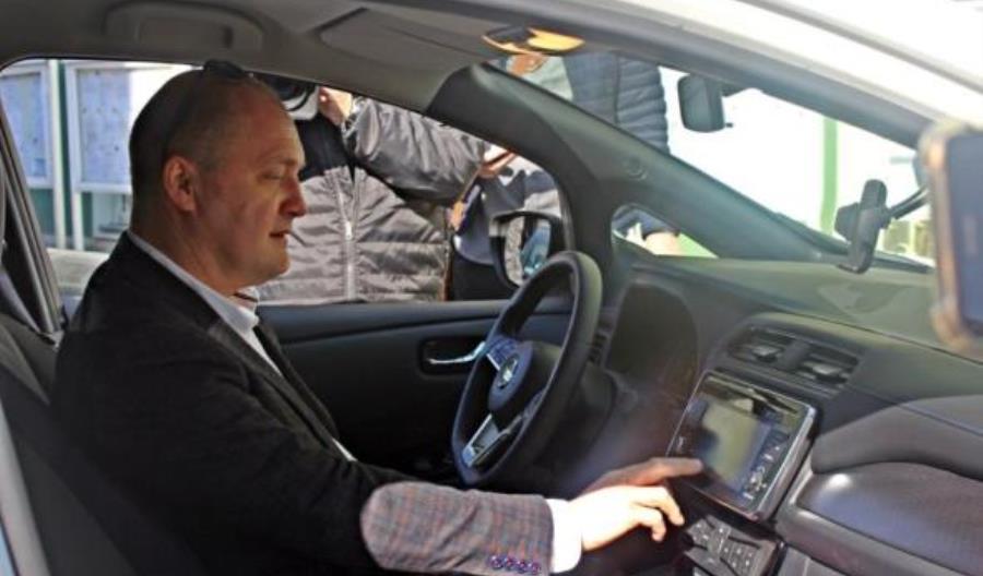 Prezydent Szczecina zadowolony z elektrycznego auta Prezydent Szczecina zadowolony z elektrycznego auta