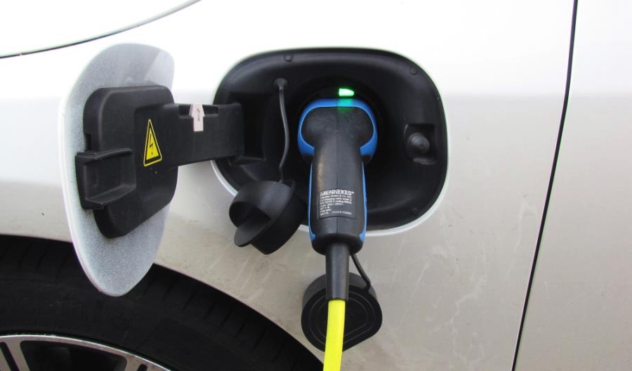 Czy hybrydy plug-in mają sens w dłuższej trasie? Czy hybrydy plug-in mają sens w dłuższej trasie?