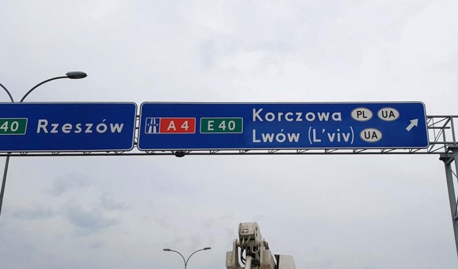 Lwów i Wilno obok L’viv i Vilnius – zagraniczne miasta na znakach także po polsku Lwów i Wilno obok L’viv i Vilnius – zagraniczne miasta na znakach także po polsku