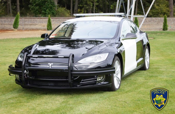 Fremont. Bateria w policyjnej Tesli rozładowała się w czasie pościgu  