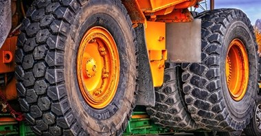 Zerwana umowa a wykluczenie wykonawcy z przetargu. Istotne orzeczenie